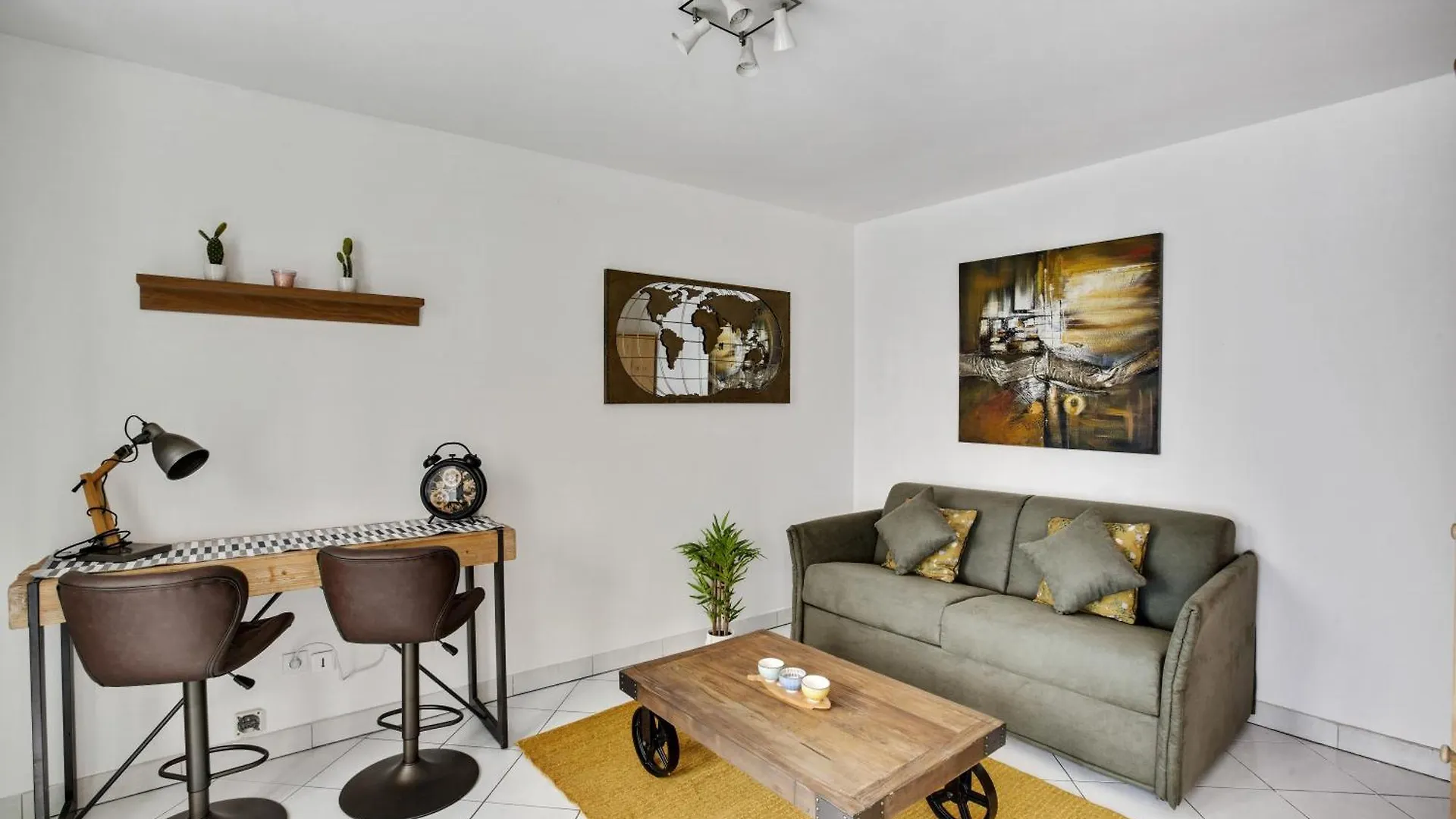 Chic Studio With Terrace In Paris location