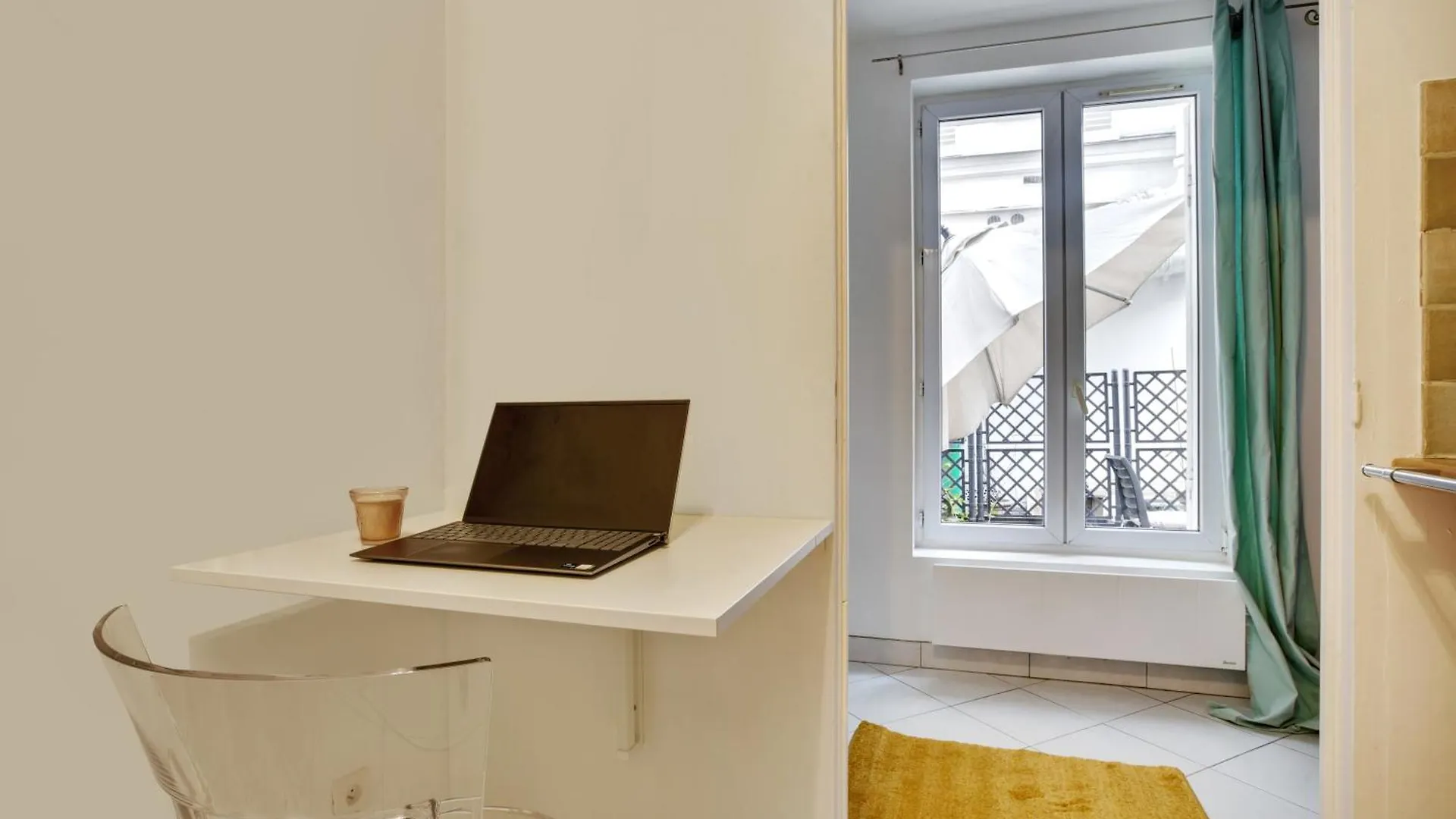 Chic Studio With Terrace In Paris Apartment